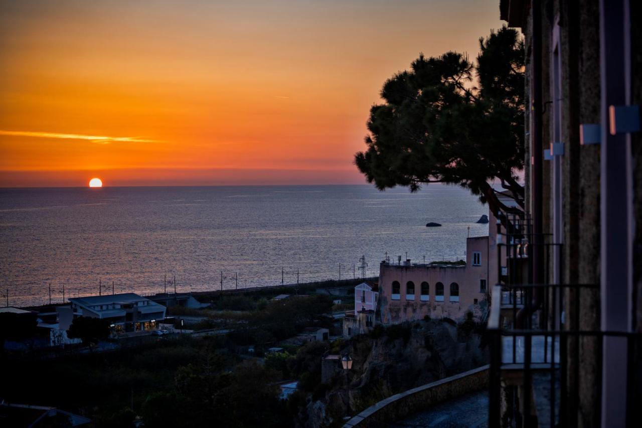 Al Duomo B&B อามันเตีย ภายนอก รูปภาพ