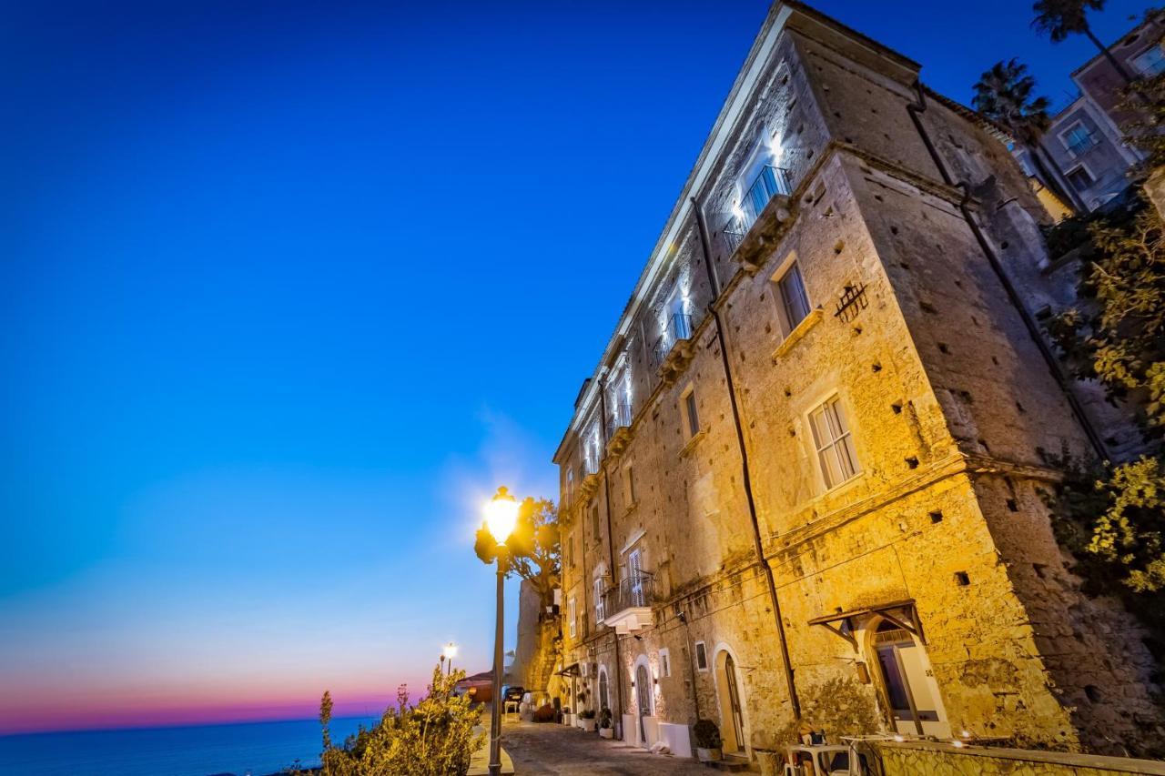 Al Duomo B&B อามันเตีย ภายนอก รูปภาพ